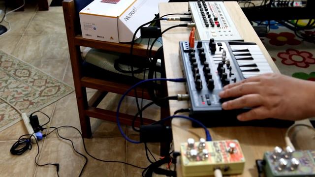 MicroBrute and TR-09 смотреть онлайн