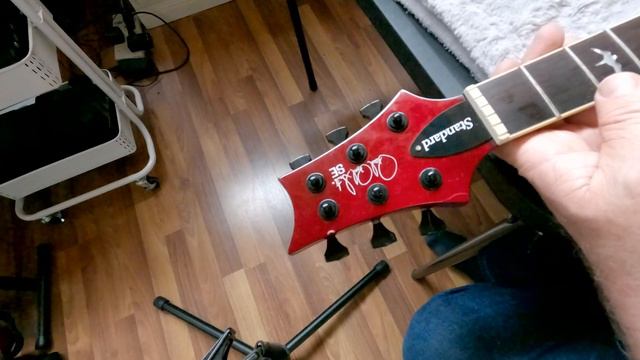 How to Install Hipshot Locking Tuners on a PRS SE 24 Standard Electric Guitar смотреть онлайн
