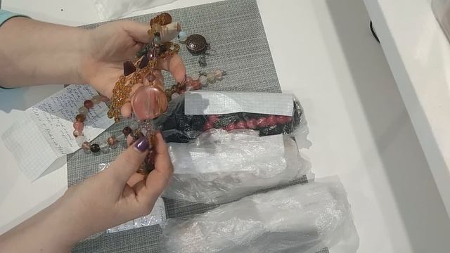 Распаковка посылки с украшениями на переделку от Людмилы Якушиной из Орловской обл. смотреть онлайн