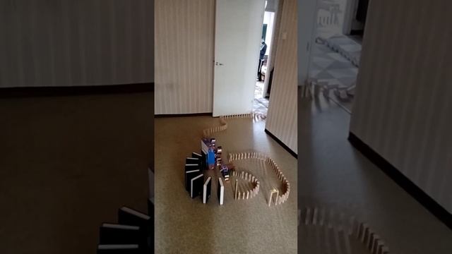 Ролик в двух вариантах с моей камеры и камеры моей мамы ? . Строил 3 часа . Ставь лайк ?♥️ . #short смотреть онлайн
