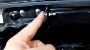 Установка газового упора капота на Daewoo Gentra / Chevrolet Lacetti