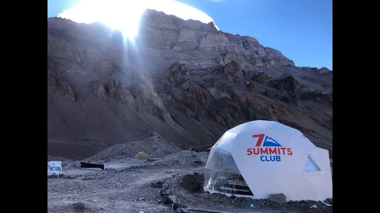 Сильный ветер в базовом лагере Клуба 7 Вершин под Аконкагуа смотреть онлайн