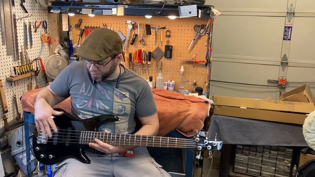 5 String Ibanez Mikro Bass смотреть онлайн