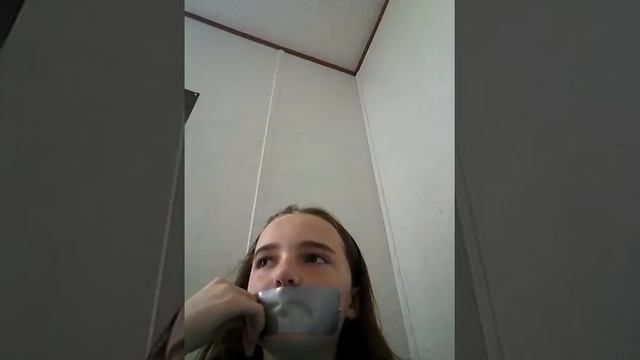 Duck tape vs. Mouth. смотреть онлайн