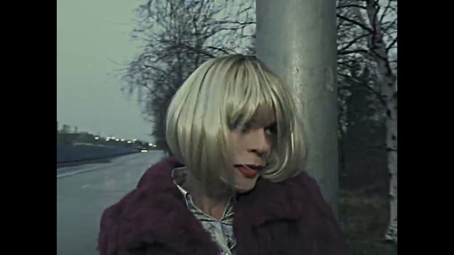 Что вы здесь делаете в такое время смотреть онлайн