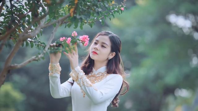 Уснув в родительском доме, женщина услышала стук в дверь и голос мужа. Она вскочила и распахнула... смотреть онлайн