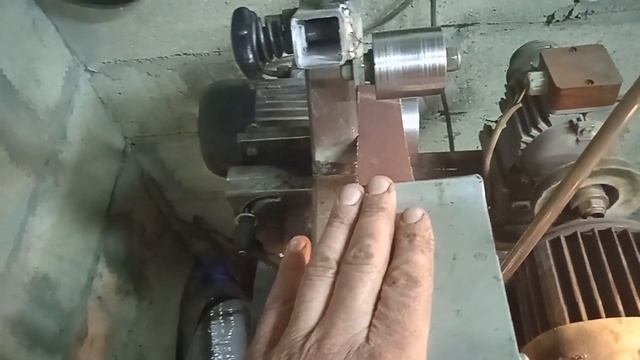 самодельный ленточный шлифовальный станок. гриндер смотреть онлайн