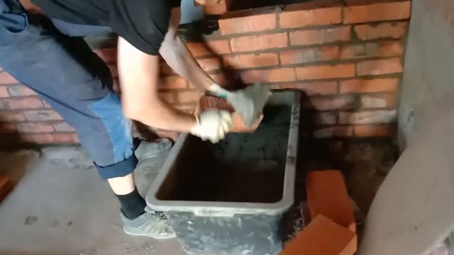 Кладка кирпичная , быстро )))