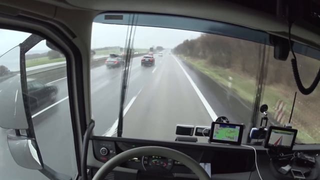 Первый рабочий день. Сравнение Volvo, Actros и Iveco на ходу. смотреть онлайн