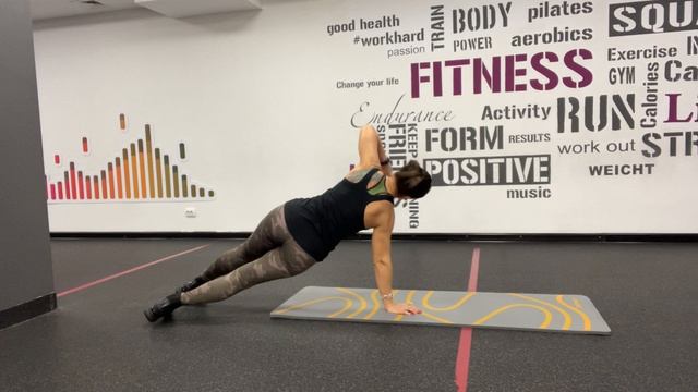 планка с разворотом + отведение плеча в сторону смотреть онлайн