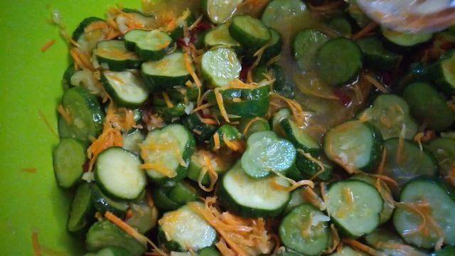 Два самых вкусных рецепта из огурцов Салат из огурцов с корицей. Салат по Корейски смотреть онлайн