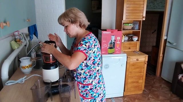 Жизнь в деревне// Всё по хозяйству// Морковный сок// смотреть онлайн