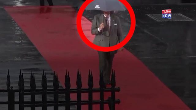 Fresh Embarrassment For Pakistan As Shehbaz Sharif’s ‘Umbrella Video’ From Paris Goes Viral | World смотреть онлайн