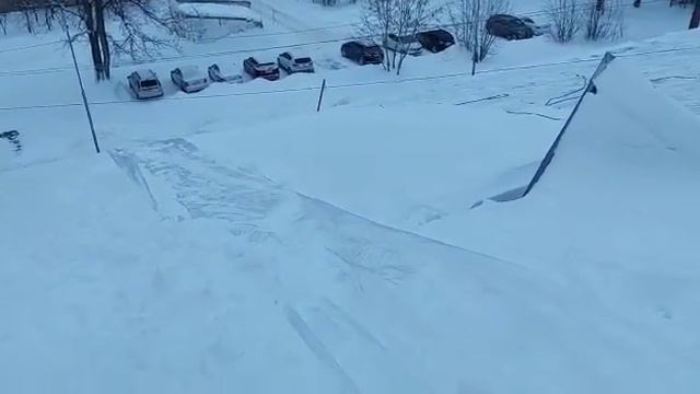 Уборка снега со скатных крыш. смотреть онлайн