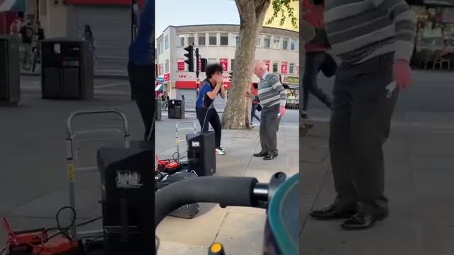 Дедушка танцует