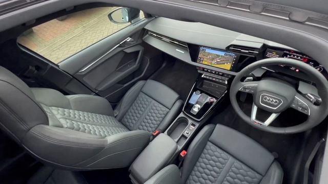 Audi RS3 RS 3 Saloon Launch Edition 400 PS S tronic смотреть онлайн