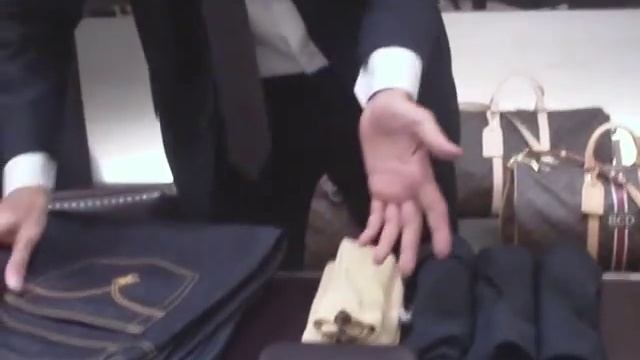 Мастер-класс по упаковке багажа в Louis Vuitton смотреть онлайн