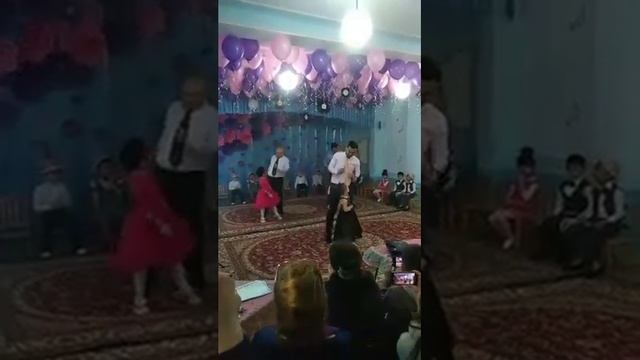 Танец девочек с папами на 8 марта смотреть онлайн