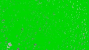 Самый топовый Футаж капли дождя на стекле на зеленом фоне.Footage of raindrops on the glass