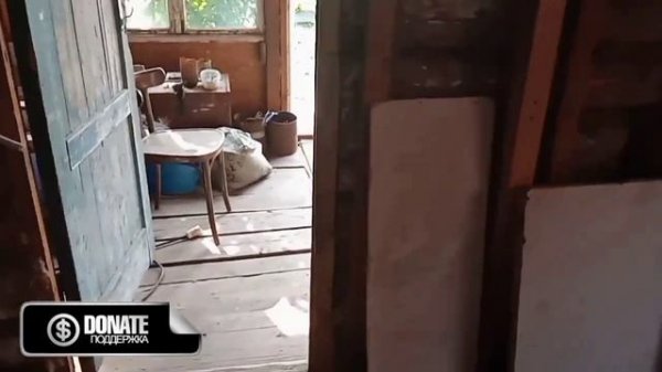 Quick repair of a log house The house is 150 years old.