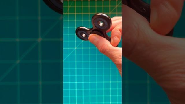 Correct way to spin fidget spinner super fast ? смотреть онлайн