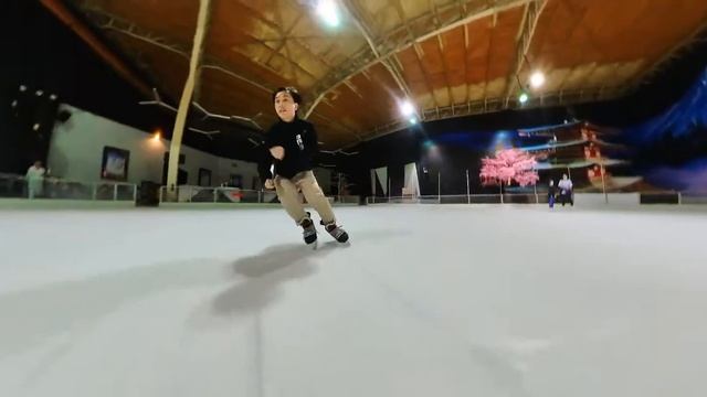 Insta 360 One X2 action camera on ice skating with invisible stick смотреть онлайн