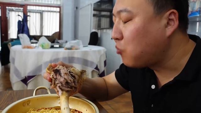 Stew Five Lamb Legs, Cook Two Packs Of Instant Noodles, Spicy And Delicious | Mukbang смотреть онлайн