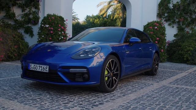 Porsche Panamera Turbo Hybrid Sport Turismo - Exterior, Interior, Drive, Sound