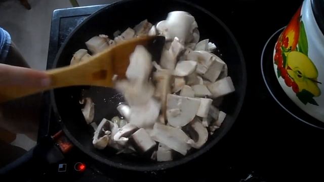Домашняя пицца с грибами и ветчиной || Тонкое тесто и нежная сочная начинка смотреть онлайн