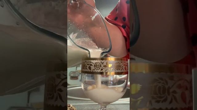 Как пить сырые яйца? смотреть онлайн