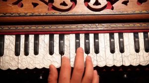 Уроки игры на  фисгармонии. Киртан 1 часть 1