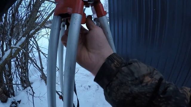 устанавливаем профлист на забор, крепление заклепками или на саморезы, выбор за вами.