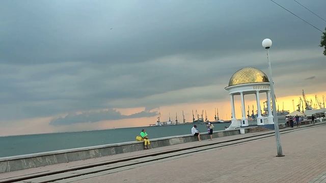 Бердянск Июльский вечер на Приморской площади смотреть онлайн