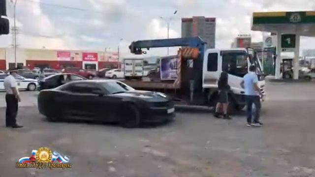 В Красноярске сотрудники ГИБДД и приставы вместе арестовали дорогую машину смотреть онлайн