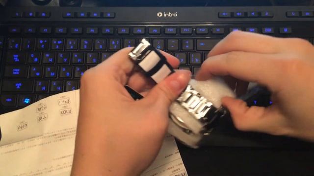 Unpacking "Отличные часы" смотреть онлайн