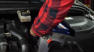 How to replace the battery PEUGEOT 307 1.6 HDi 🔋