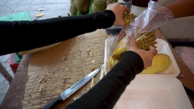 Ever tried durians, Asian most popular fruits, Cambodian street food смотреть онлайн