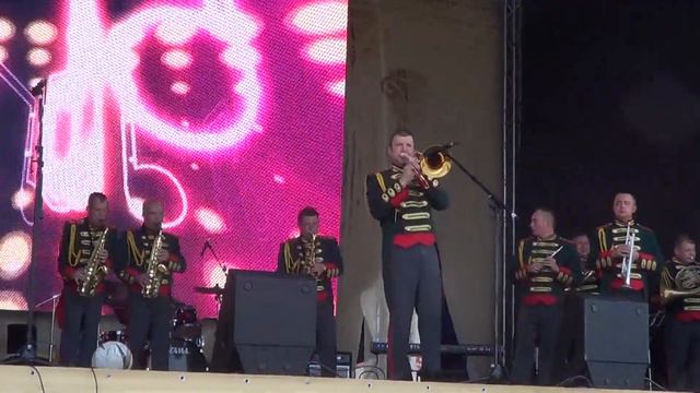 Фестиваль духовых оркестров Танцующий оркестр из Екатеринбурга «Уралбэнд» День города Сургут, 1 смотреть онлайн