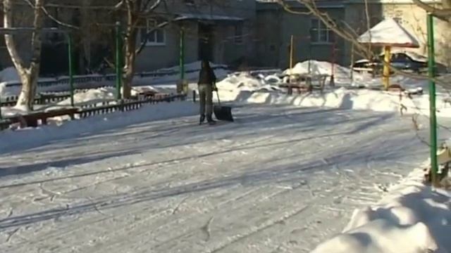 Каток прямо у дома построили жильцы одного из многоквартирных домов смотреть онлайн