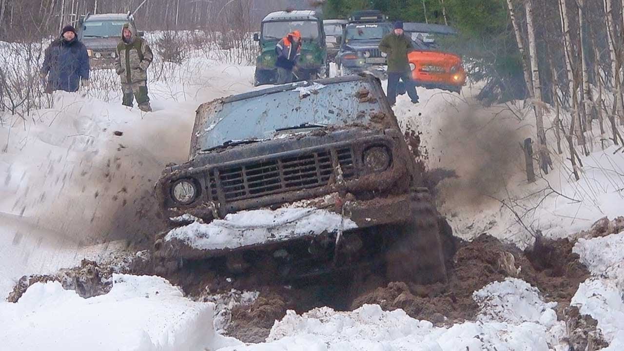 Псих на Nissan Patrol жмёт в отсечку Уазы и Нива не ожидали такого на бездорожье смотреть онлайн