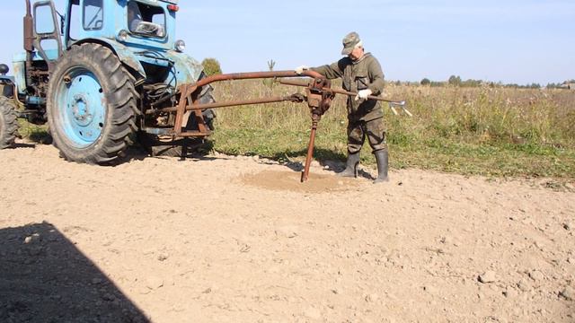 Бурим ямки самодельным буром для трактора, готовимся к посадке белой акации . смотреть онлайн