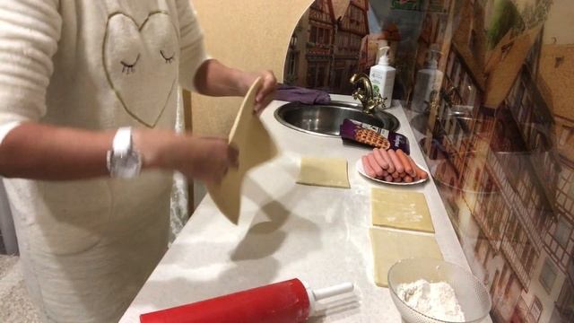 Обалденные сосисбоны в тесте. Вкус как в детстве. смотреть онлайн