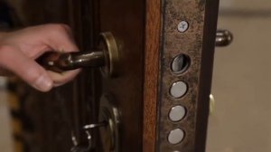 Краш тест дверей / Сравнение дверей: взломостойкие двери Бастион-с и бюджетные двери