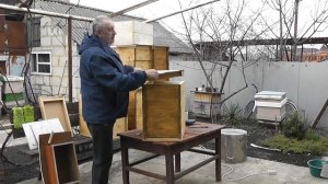 ? ? Мои ульи по типу рогатых на восемь рамок.