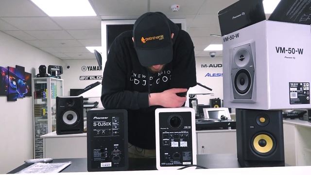 Pioneer DJ VM-50 vs S-DJ50X - For DJs and Producers? | Unboxing & Sound Comparison смотреть онлайн
