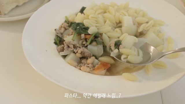 뉴욕 일상 브이로그 / 벌써 크리스마스 무드, 이른아침 모닝루틴, 노랗게 물든 센트럴파크, 캐논 R5 새카메라 언박싱, 프랑스 빵집, 브로드웨이, 고양이, 미국 프리랜서 직장인 смотреть онлайн