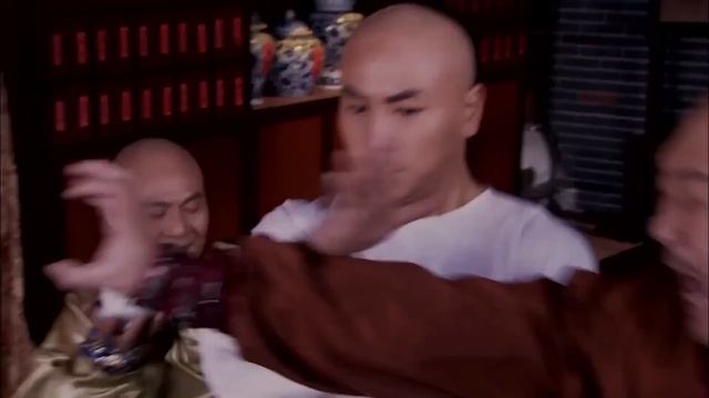 The assassin didn't realize that the Shaolin little monk had become a kung fu master. смотреть онлайн