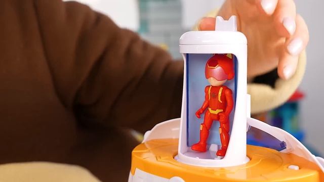 Маленькая Вера - Медведь и Дядя Федор играют в базу героев Петроникс