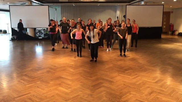 "Make A Move" смотреть онлайн