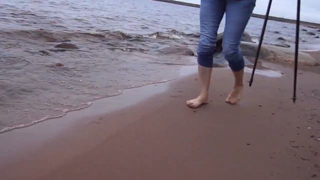 Босиком вдоль кромки воды смотреть онлайн